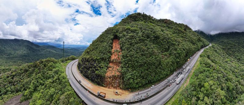 BR-277 registra seis quilômetros de congestionamento no sentido Curitiba, informa DER-PR
